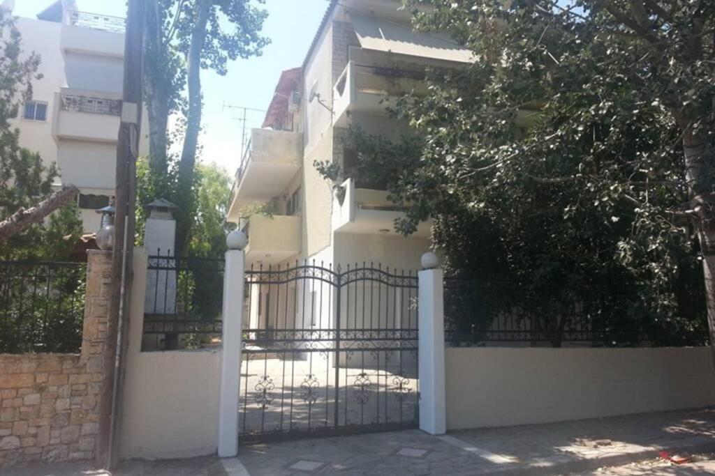 Air Conditioned In Quite Garden With Barbecue Appartement